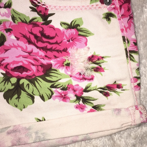 Floral Shorts - Picture 2 of 6